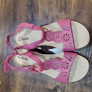 Clarks 9 Medium Cork Wedge Adjustable Sandals Heels Berry Pink New 9M